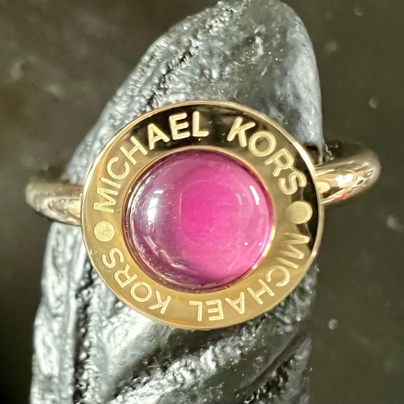 Meet your Posher, Jacqueline!! Happy you’re here! Here are some things I enjoy! - Picture 4 of 16